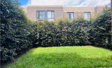 Arriendo casa campestre de dos niveles en conjunto en Cajica.