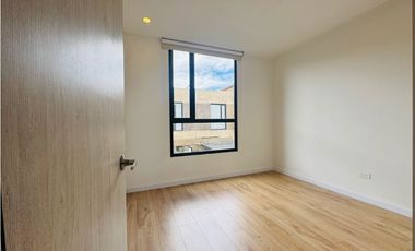 Arriendo casa campestre de dos niveles en conjunto en Cajica.