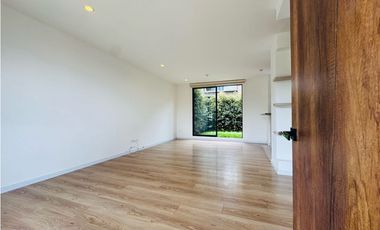 Arriendo casa campestre de dos niveles en conjunto en Cajica.