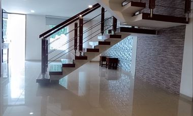 Casa Unifamiliar Piso 3 en Ciudad Jardin, Sur, Cali, Colombia