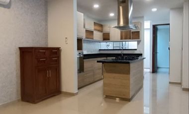 Casa Unifamiliar Piso 3 en Ciudad Jardin, Sur, Cali, Colombia