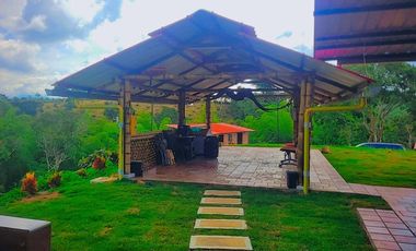 SE VENDE CASA CAMPESTRE EN LA CUMBRE