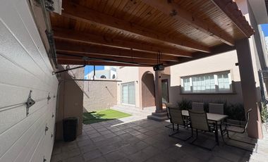 Casa en Renta Juriquilla Amueblada, Recámara o Estudio P/B, Amplio Jardín