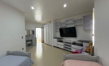 Casa en Renta Juriquilla Amueblada, Recámara o Estudio P/B, Amplio Jardín