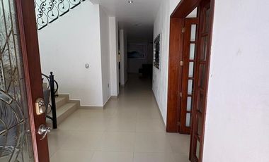 Casa en Renta Juriquilla Amueblada, Recámara o Estudio P/B, Amplio Jardín