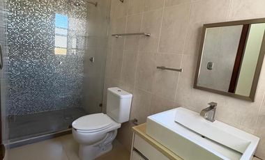 Casa en Renta Juriquilla Amueblada, Recámara o Estudio P/B, Amplio Jardín