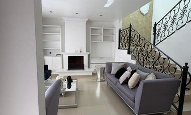 Casa en Renta Juriquilla Amueblada, Recámara o Estudio P/B, Amplio Jardín