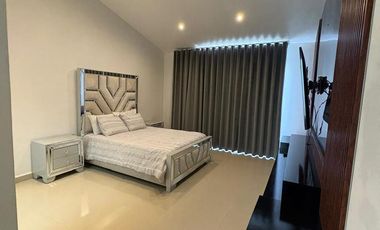 Casa en Renta Juriquilla Amueblada, Recámara o Estudio P/B, Amplio Jardín