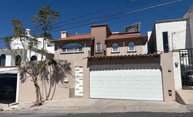 Casa en Renta Juriquilla Amueblada, Recámara o Estudio P/B, Amplio Jardín