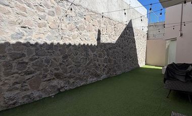 Casa en Renta Juriquilla Amueblada, Recámara o Estudio P/B, Amplio Jardín