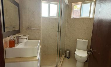 Casa en Renta Juriquilla Amueblada, Recámara o Estudio P/B, Amplio Jardín