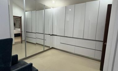 Casa en Renta Juriquilla Amueblada, Recámara o Estudio P/B, Amplio Jardín