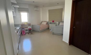 Casa en Renta Juriquilla Amueblada, Recámara o Estudio P/B, Amplio Jardín