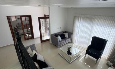 Casa en Renta Juriquilla Amueblada, Recámara o Estudio P/B, Amplio Jardín
