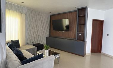 Casa en Renta Juriquilla Amueblada, Recámara o Estudio P/B, Amplio Jardín