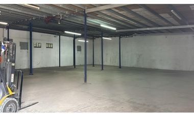 SE ALQULA BODEGA EN CARRASQUILLA DE 700MTS