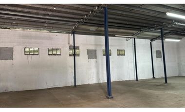 SE ALQULA BODEGA EN CARRASQUILLA DE 700MTS