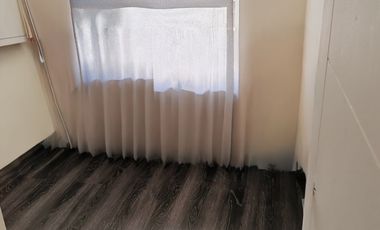 EN UN PRIMER PISO VISTA A LA PISCINA