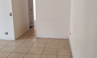 EN UN PRIMER PISO VISTA A LA PISCINA