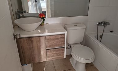 EN UN PRIMER PISO VISTA A LA PISCINA