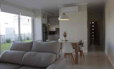 SE VENDE CASA EN BARRIO MARTELOSSI