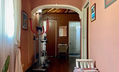 CASA VENTA EN BANFIELD DOS PLANTAS CON PATIO