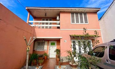 CASA VENTA EN BANFIELD DOS PLANTAS CON PATIO