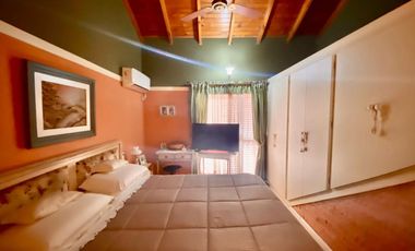 CASA VENTA EN BANFIELD DOS PLANTAS CON PATIO