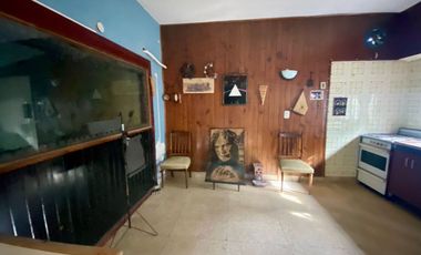 CASA VENTA EN BANFIELD DOS PLANTAS CON PATIO