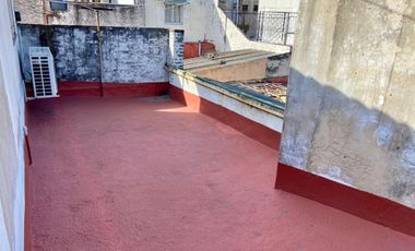 CASA VENTA EN BANFIELD DOS PLANTAS CON PATIO