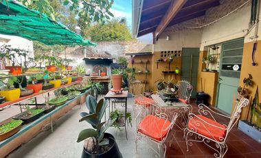 CASA VENTA EN BANFIELD DOS PLANTAS CON PATIO