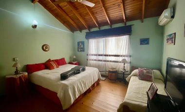 CASA VENTA EN BANFIELD DOS PLANTAS CON PATIO