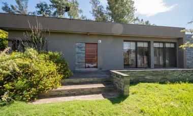 Moderna propiedad de 2 dorm en Lomas de San José