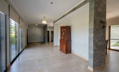 Moderna propiedad de 2 dorm en Lomas de San José
