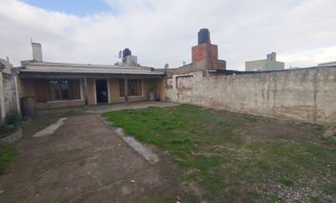 Propiedad con 2 viviendas sobre Av 91-Necochea