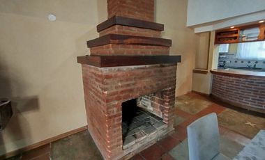 Propiedad con 2 viviendas sobre Av 91-Necochea