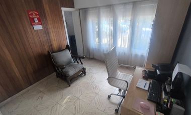 Casa en Venta 4 ambientes Quincho y Cochera