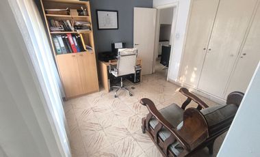 Casa en Venta 4 ambientes Quincho y Cochera