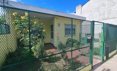 VENTA CASA 3 AMBIENTES CON QUINCHO Y COCHERA MERLO