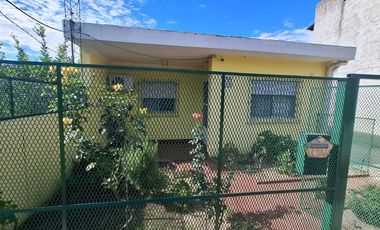 VENTA CASA 3 AMBIENTES CON QUINCHO Y COCHERA MERLO