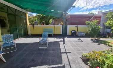 VENTA CASA 3 AMBIENTES CON QUINCHO Y COCHERA MERLO