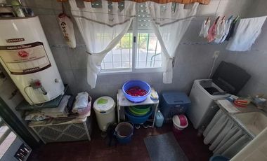 VENTA CASA 3 AMBIENTES CON QUINCHO Y COCHERA MERLO