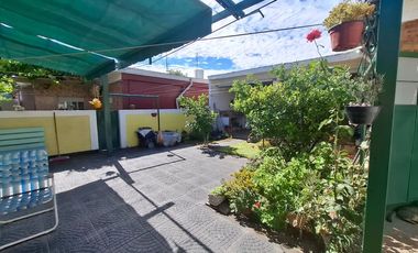 VENTA CASA 3 AMBIENTES CON QUINCHO Y COCHERA MERLO