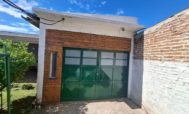 VENTA CASA 3 AMBIENTES CON QUINCHO Y COCHERA MERLO