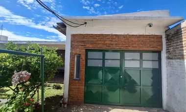 VENTA CASA 3 AMBIENTES CON QUINCHO Y COCHERA MERLO