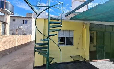 VENTA CASA 3 AMBIENTES CON QUINCHO Y COCHERA MERLO