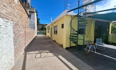 VENTA CASA 3 AMBIENTES CON QUINCHO Y COCHERA MERLO