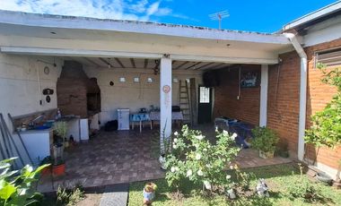 VENTA CASA 3 AMBIENTES CON QUINCHO Y COCHERA MERLO