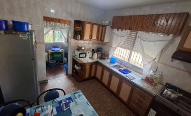 VENTA CASA 3 AMBIENTES CON QUINCHO Y COCHERA MERLO