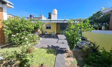 VENTA CASA 3 AMBIENTES CON QUINCHO Y COCHERA MERLO
